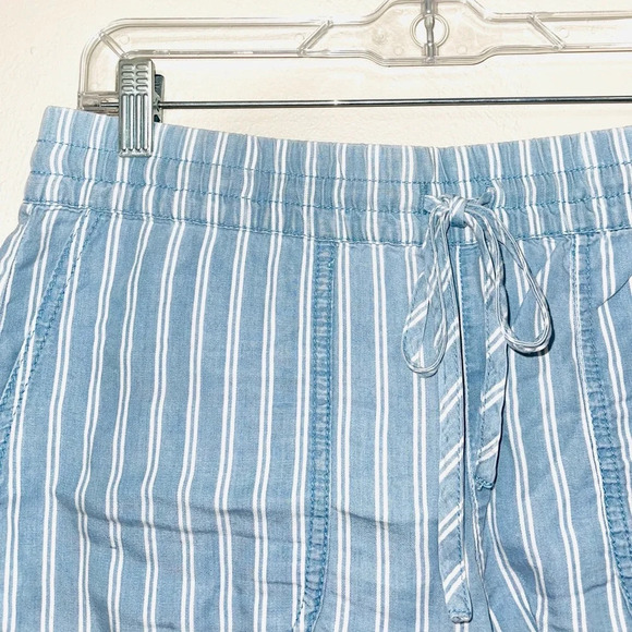 Calvin Klein Blue & White Striped High Rise Pull-on Fabric Shorts 6 Women’s - Picture 2 of 12